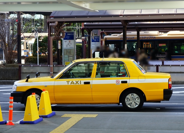 自動運転タクシーの事業化に向けた実証実験（東京都）